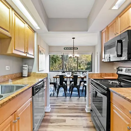Coastal Oasis With Pool - Walk To Coligny Beach Park